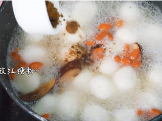 11、枸杞红枣汤圆,等汤圆浮起来，加红糖