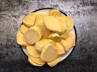 2、红薯浓汤,红薯洗净切片