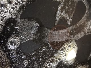 5、红薯浓汤,放入黄油加热融化