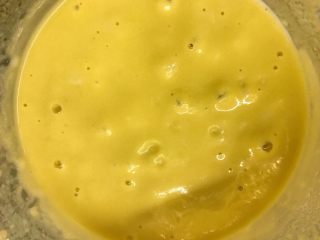 12、红薯浓汤,搅打成细腻的泥