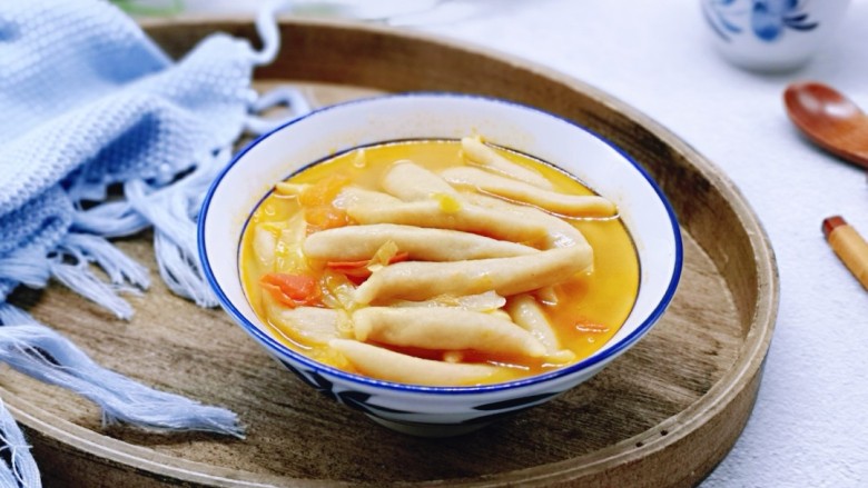 营养健康早餐卷心菜番茄全麦鱼面