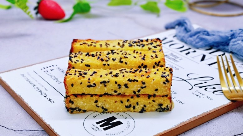 简单快手小零食黑芝麻椰香吐司条