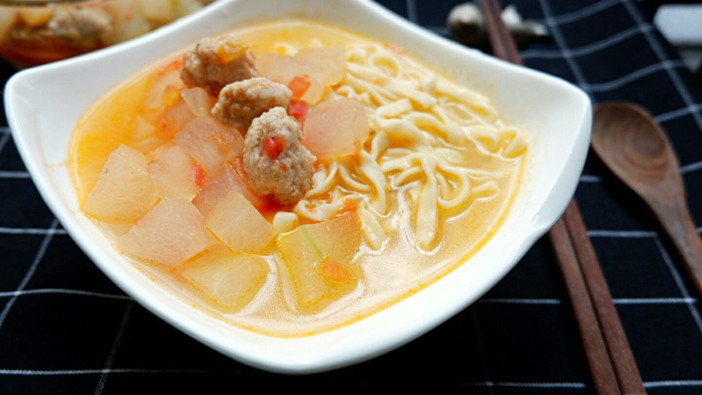 宝宝辅食番茄冬瓜肉丸汤面