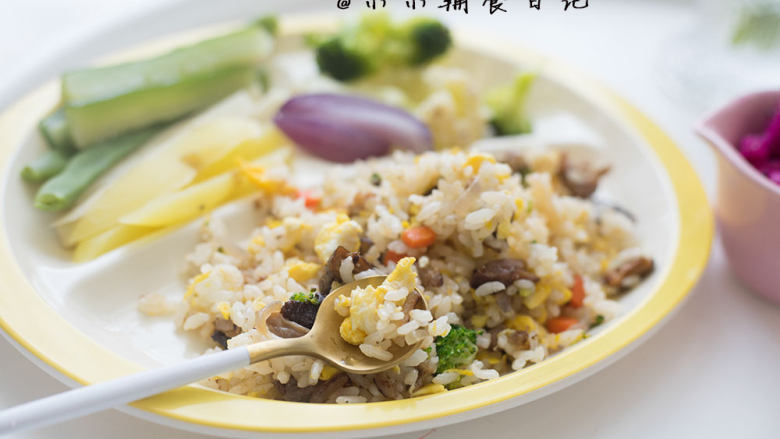 12个月以上辅食牛肉香菇蛋炒饭