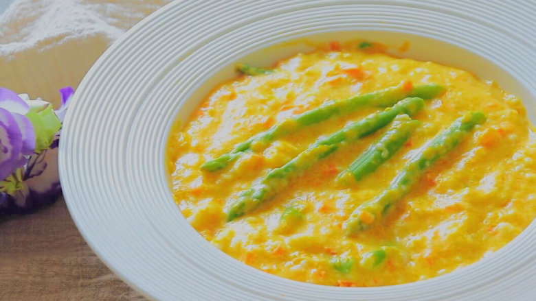 南瓜蔬菜浓汤宝宝辅食胡萝卜奶粉芦笋