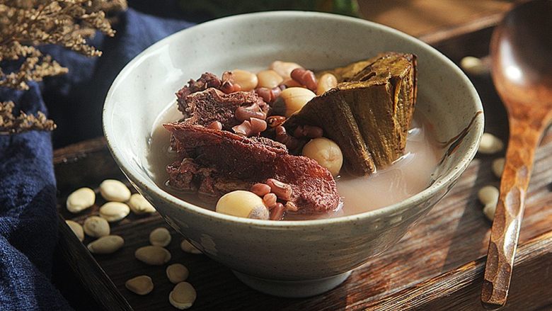 清热祛湿的莲蓬汤