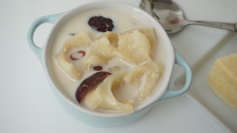 花胶新西兰鳕鱼胶炖牛奶