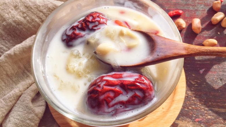 宝宝辅食10M银耳花生牛奶