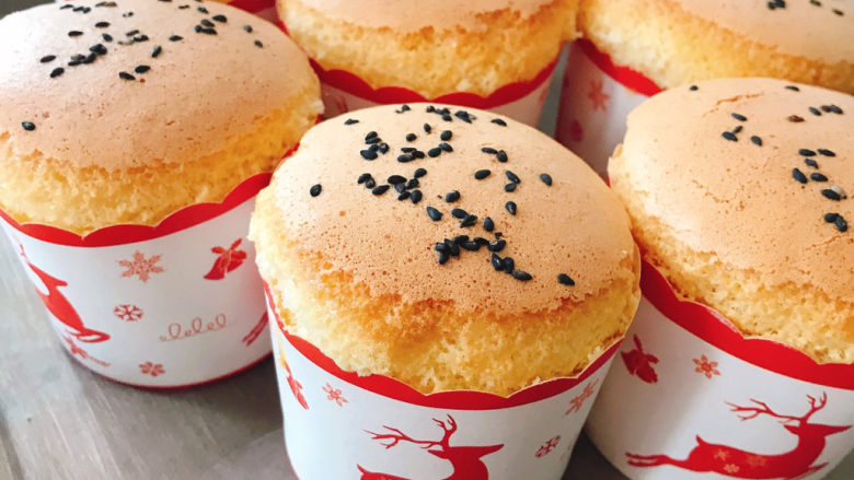 不开裂的海绵纸杯蛋糕粘米粉版