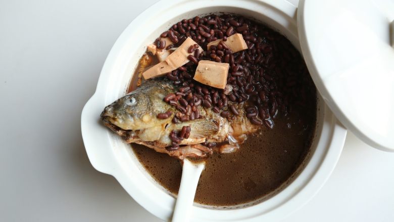 赤小豆鲫鱼豆腐汤带带