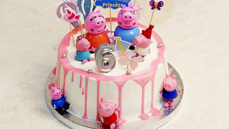 小猪佩奇主题生日蛋糕