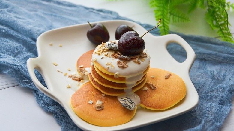 酸奶松饼＋酸奶燕麦淋面无泡打粉