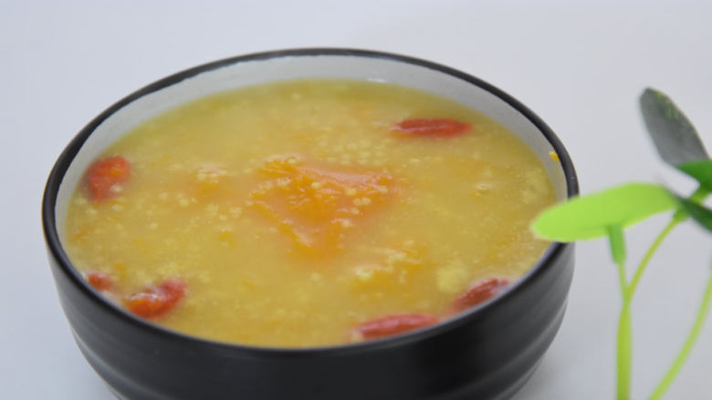 经常喝能补气血暖脾胃的南瓜小米粥