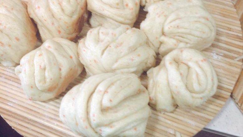 产后宜食胡萝卜花卷馒头