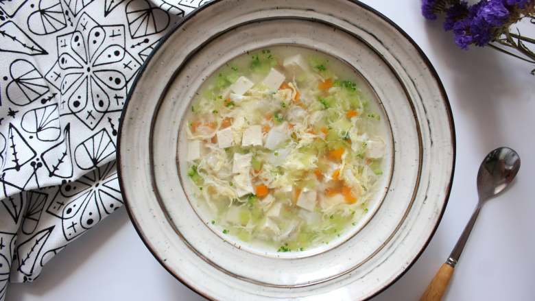 鳕鱼豆腐羹适合11个月龄以上的宝宝