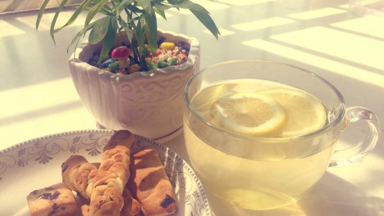 孕妇下午茶蓝莓饼干柠檬蜂蜜水