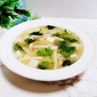 白玉菇豆腐汤