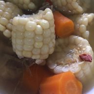 胡萝卜玉米排骨汤