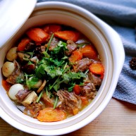 寒冬暖食胡萝卜羊肉砂锅煲