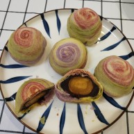 高颜值彩色蛋黄酥