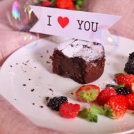 浓醇黑巧克力流心蛋糕