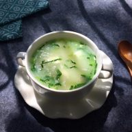 辅食鸡蛋蔬菜粥