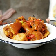 猪年莲藕烧猪蹄