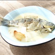 鲫鱼豆腐汤艾佳人月子餐第二周食谱