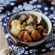 煲一碗由内而外焕发的美菌菇花胶牛肉汤