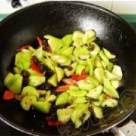 青红椒木耳蚝油炒丝瓜