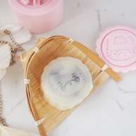 豆沙藜麦冰皮月饼