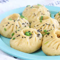 杂蔬鱼肉生煎包