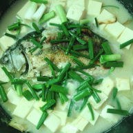 奶白鲫鱼豆腐汤