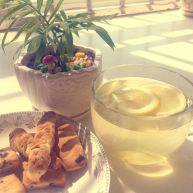 孕妇下午茶蓝莓饼干柠檬蜂蜜水