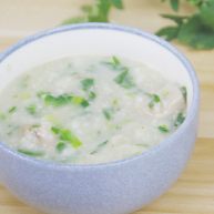 排骨油麦菜粥宝宝辅食补铁又开胃