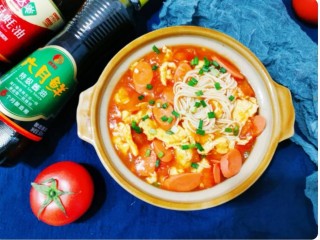 15、鸡蛋西红柿打卤面,出锅撒上葱花即可