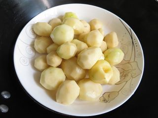 6、小鸡炖土豆,放入蒸锅蒸煮至筷子可以插进去为止