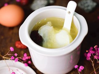 12、白胡椒猪肚鸡蛋煲,取出,鸡蛋已经熟了。