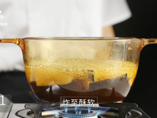 3、超下饭的肉末茄子，营养美味吃不够！,炸至酥软