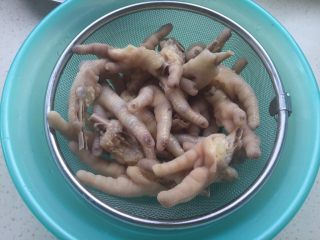 11、香醋凤爪,沥干水分