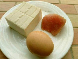 1、肉沫豆腐蒸蛋,准备好食材。