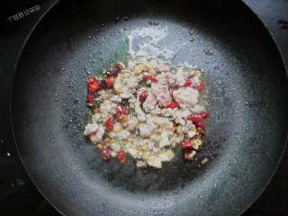 7、蚂蚁上树,下肉末大火爆炒