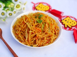 11、超爽口的凉拌土豆丝,成品棒棒哒。