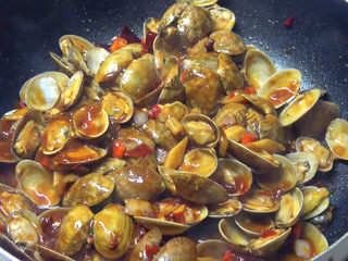 11、香辣花甲,翻炒均匀即可