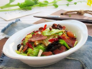 10、腊肉蒜香卷心菜,全程不用加水，干炒完成，喜欢酸味的，还可以加点醋调味，根据自己口味喜好变换即可