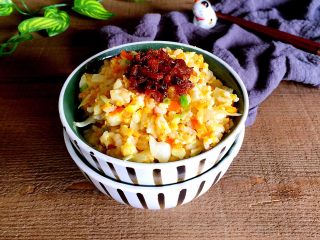 13、鹅肝酱蛋炒饭,出锅装碗,最后可以加点XO酱