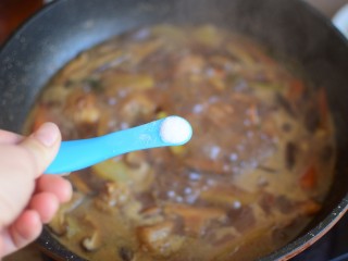 13、家常黄焖鸡,加盐，大火收汁