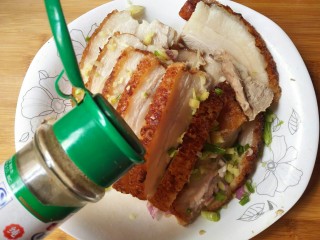 19、扣肉,适量黑胡椒粉。