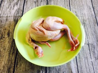 1、卤水鸡块,主要食材:三黄鸡1只