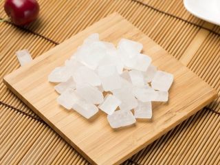 5、燕窝汤,没有岩糖可以用冰糖代替